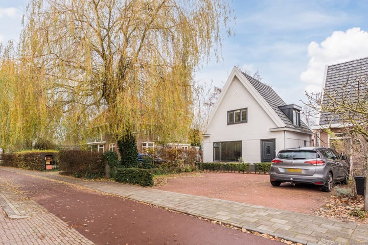 Photo 3 of De Vos van Steenwijklaan 79