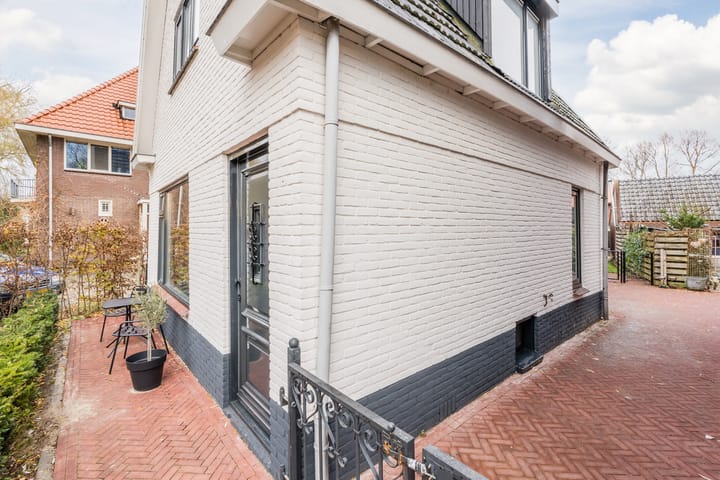 Photo 6 of De Vos van Steenwijklaan 79