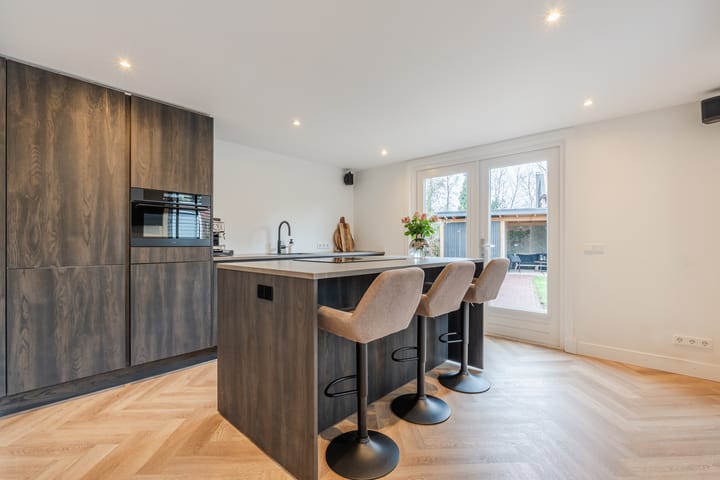 Photo 22 of De Vos van Steenwijklaan 79