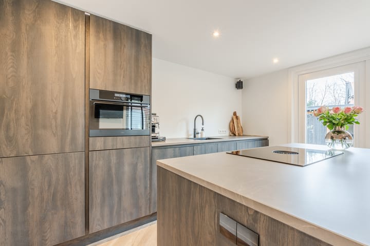 Photo 27 of De Vos van Steenwijklaan 79