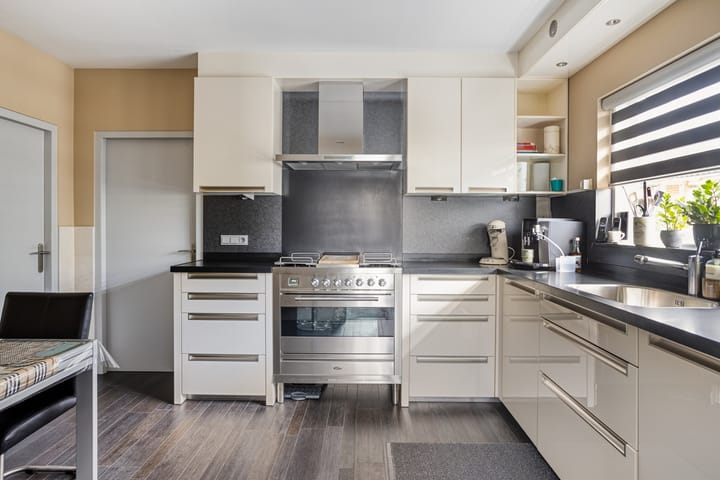 Photo 3 of Elzenstraat 4