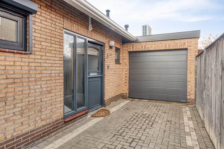 Photo 6 of Elzenstraat 4