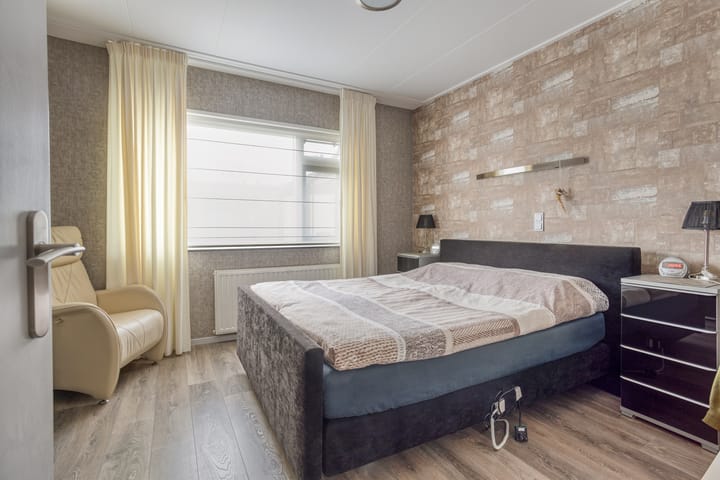 Photo 21 of Elzenstraat 4