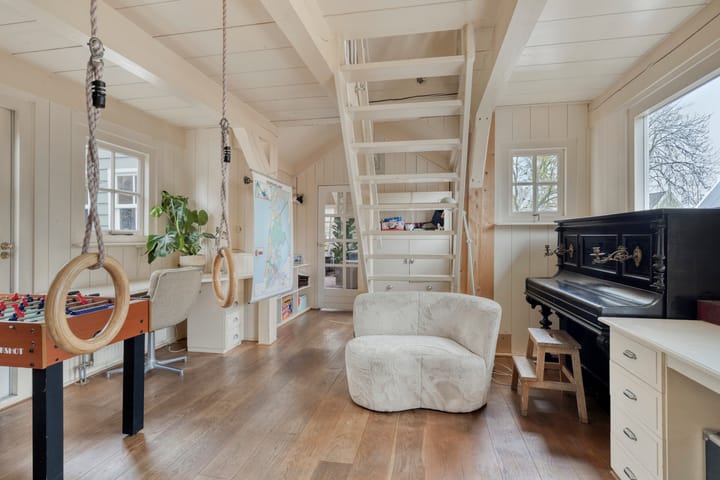 Photo 24 of Roomeinde 32