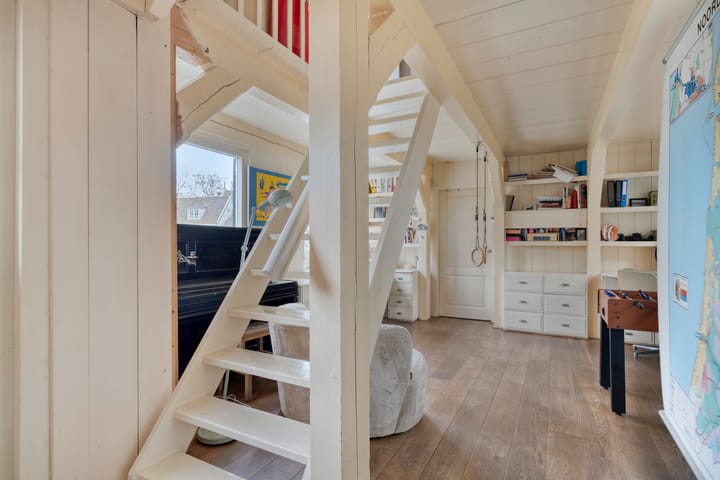 Photo 26 of Roomeinde 32