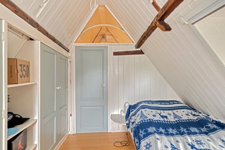 Photo 43 of Roomeinde 32