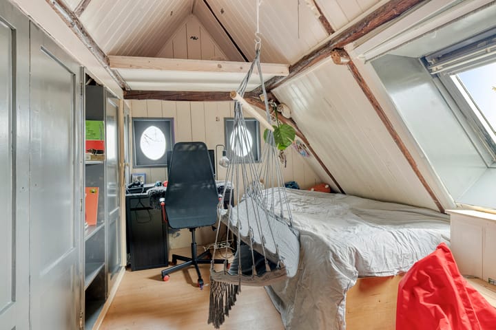 Photo 44 of Roomeinde 32