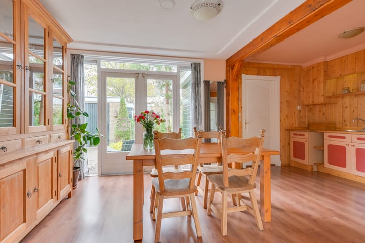 Photo 13 of Dokter Bloemstraat 68