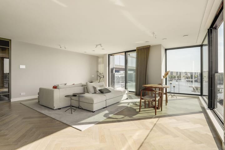 Photo 20 of Ton de Leeuwstraat 18