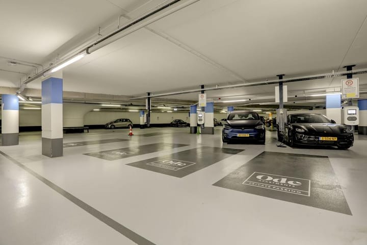 Photo 42 of Ton de Leeuwstraat 18