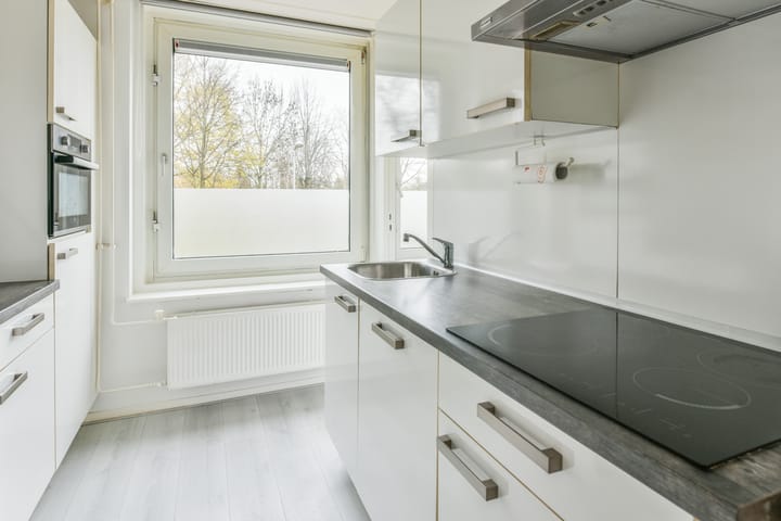 Photo 13 of Willem Molengraaffstraat 24-H