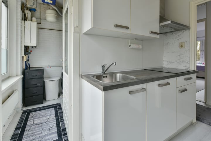 Photo 15 of Willem Molengraaffstraat 24-H