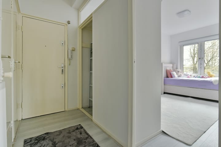 Photo 7 of Willem Molengraaffstraat 24-H