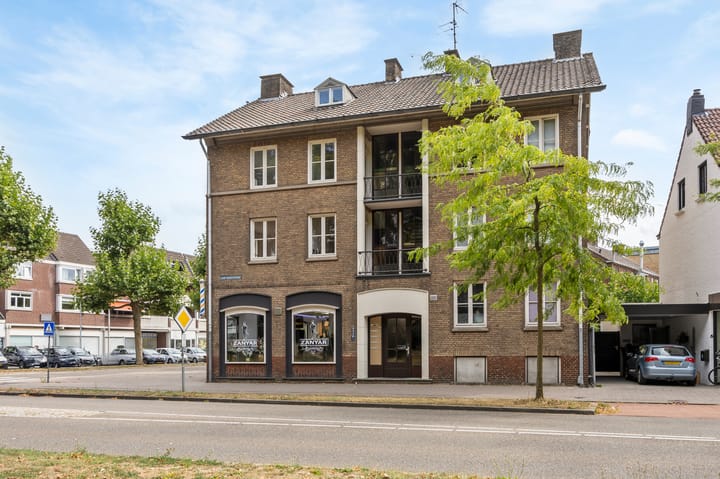 Photo 6 of Louis Regoutstraat 1-A