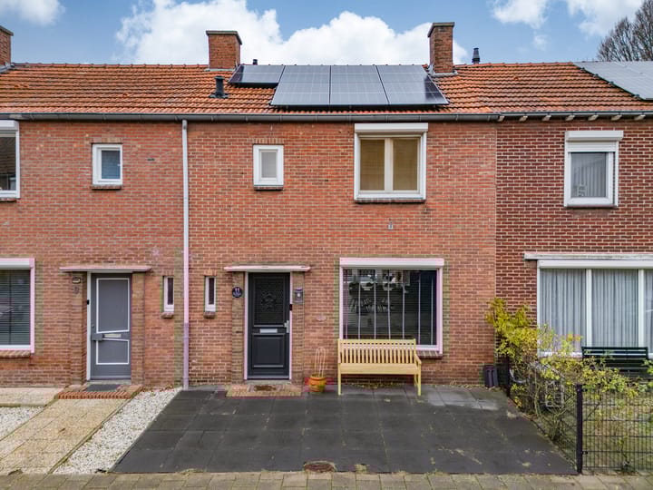 Photo 1 of Julianastraat 11