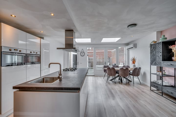 Photo 4 of Julianastraat 11