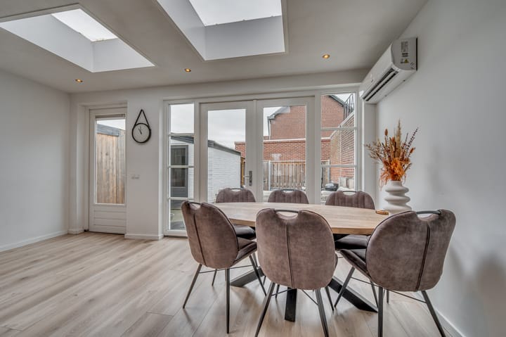 Photo 5 of Julianastraat 11