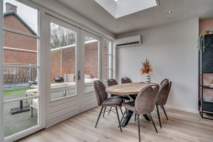 Photo 6 of Julianastraat 11