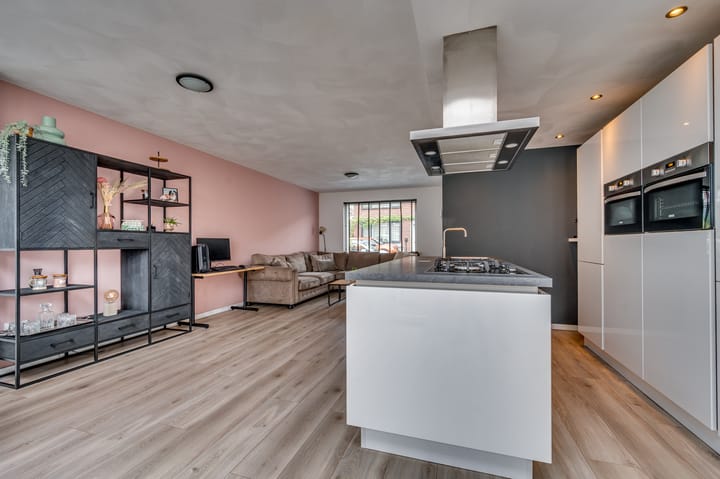 Photo 7 of Julianastraat 11