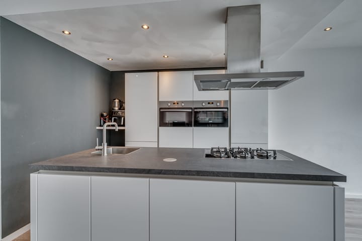 Photo 9 of Julianastraat 11