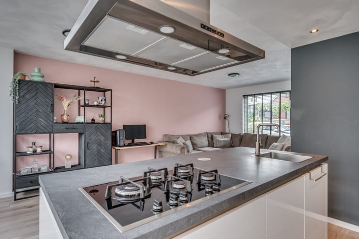 Photo 10 of Julianastraat 11