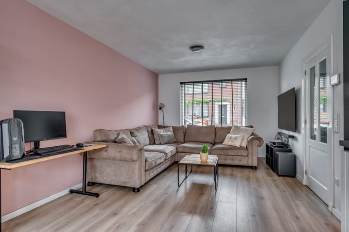 Photo 11 of Julianastraat 11