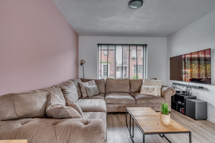 Photo 12 of Julianastraat 11