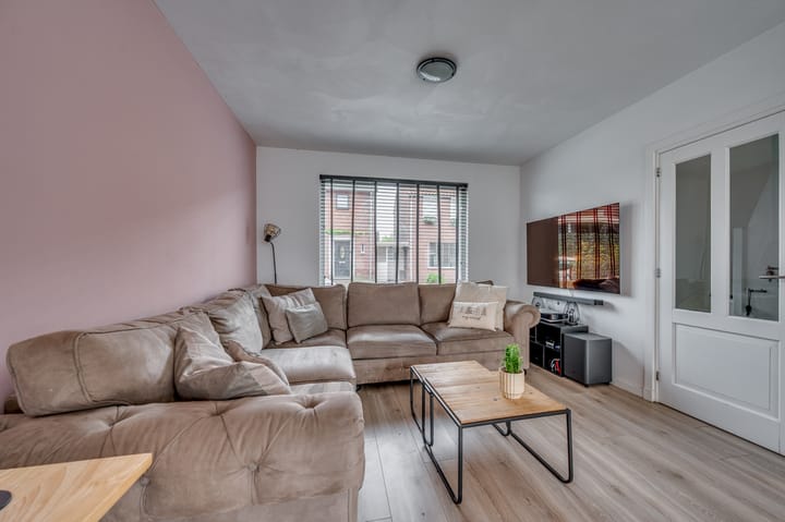 Photo 13 of Julianastraat 11