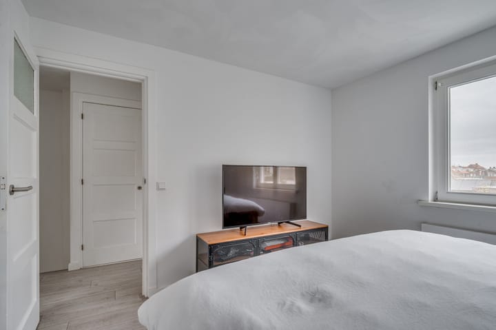 Photo 17 of Julianastraat 11