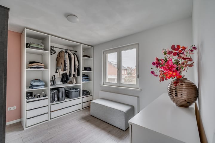 Photo 18 of Julianastraat 11