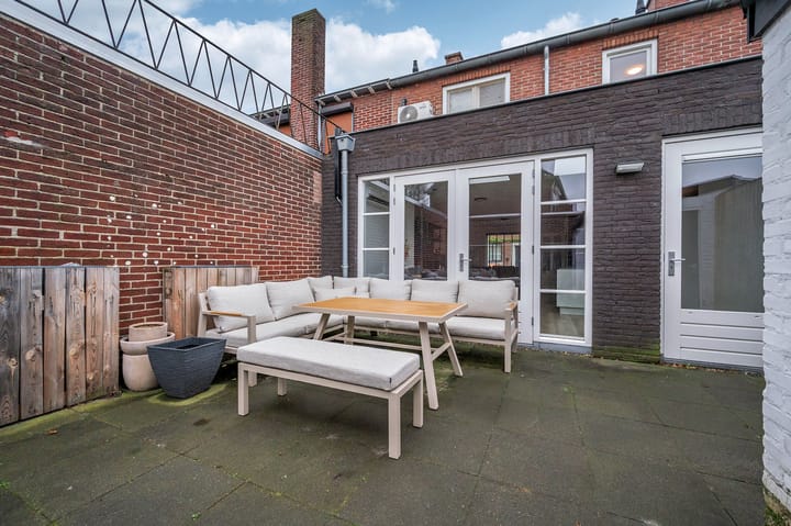 Photo 24 of Julianastraat 11