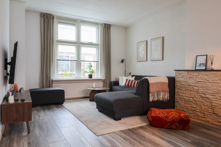 Foto 2 van Warmoezenierstraat 10