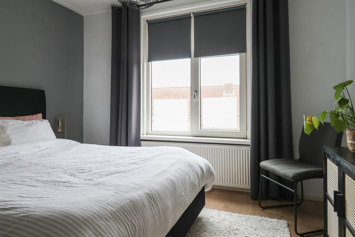 Foto 5 van Warmoezenierstraat 10