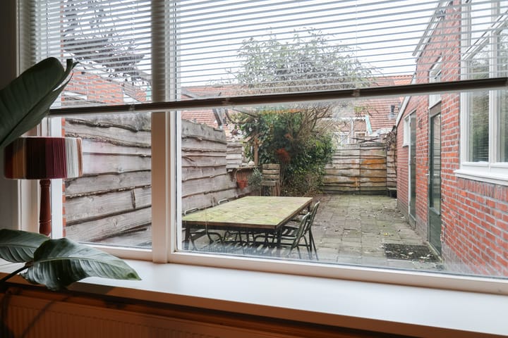 Foto 19 van Warmoezenierstraat 10