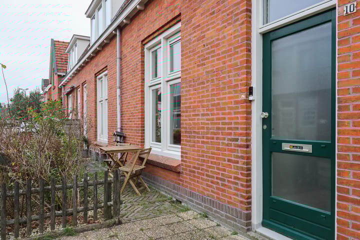 Foto 10 van Warmoezenierstraat 10