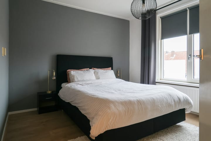 Foto 32 van Warmoezenierstraat 10