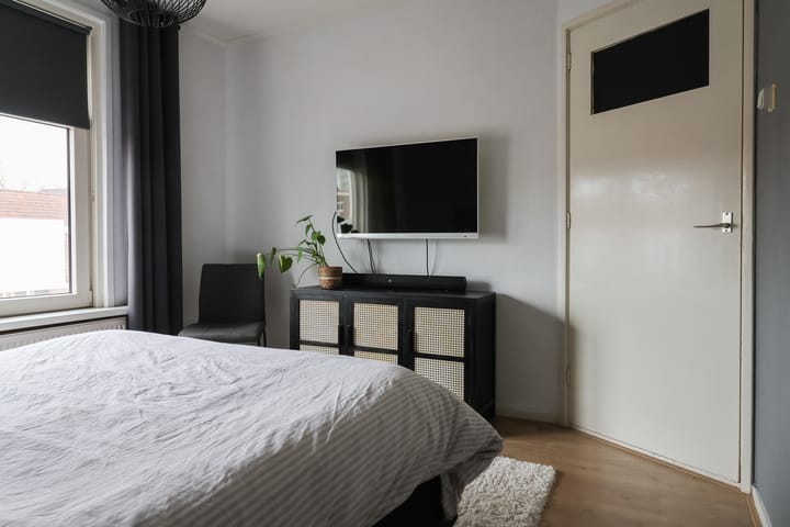 Foto 33 van Warmoezenierstraat 10