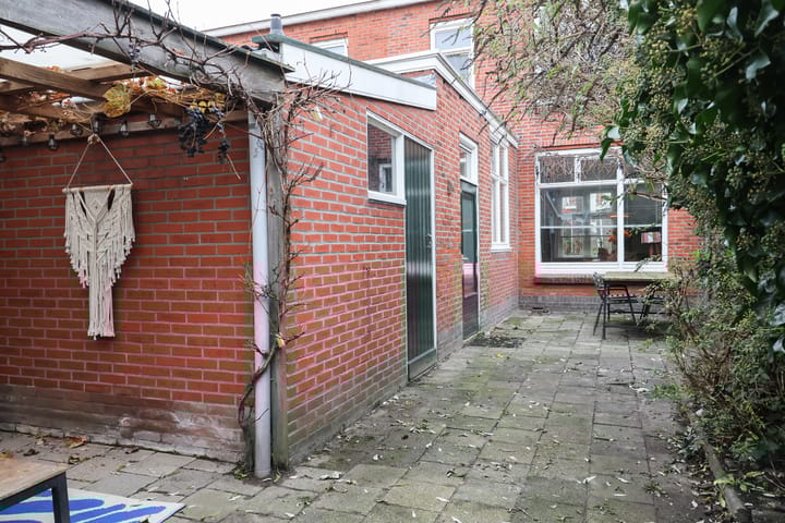 Foto 44 van Warmoezenierstraat 10