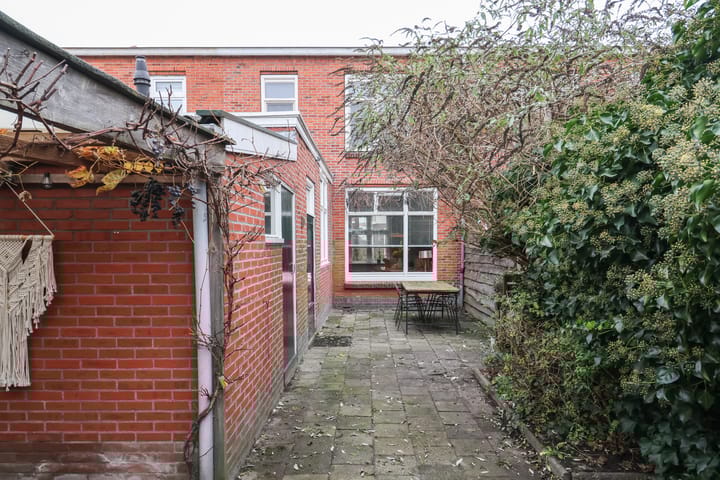 Foto 45 van Warmoezenierstraat 10