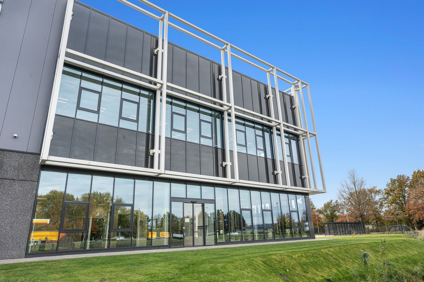 View photo 3 of Lipsstraat 66