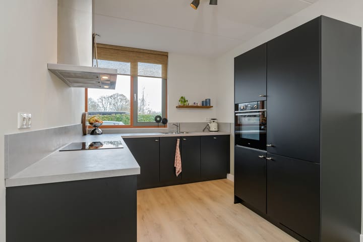 Photo 4 of Dokter J. van Heuvenweg 3