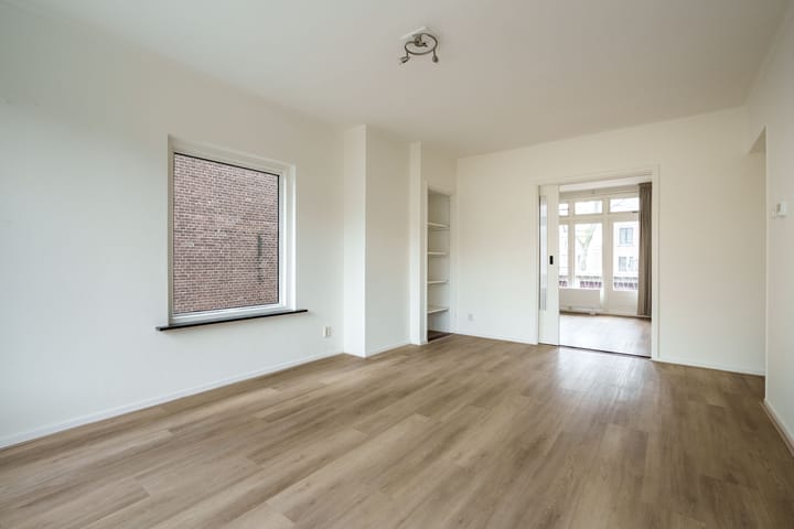 Photo 9 of Niemeijerstraat 28