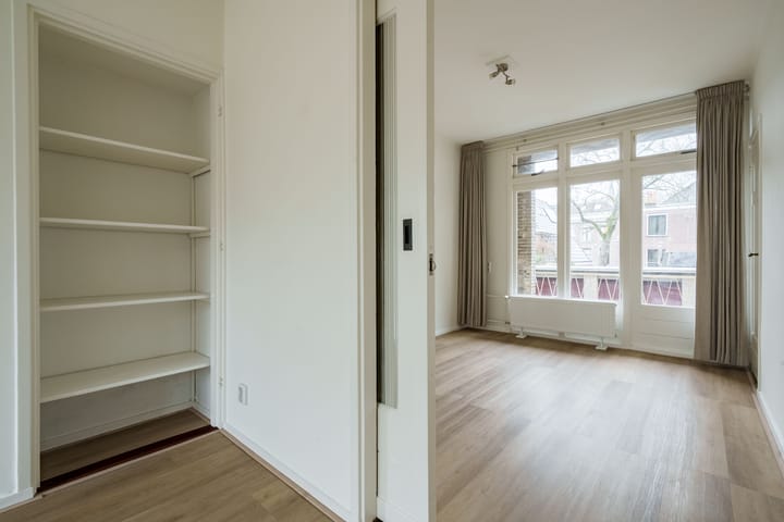 Photo 10 of Niemeijerstraat 28