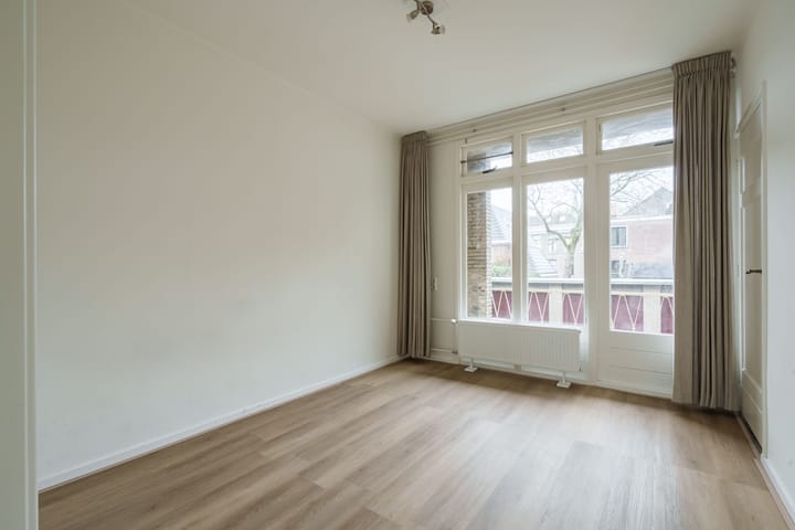 Photo 11 of Niemeijerstraat 28