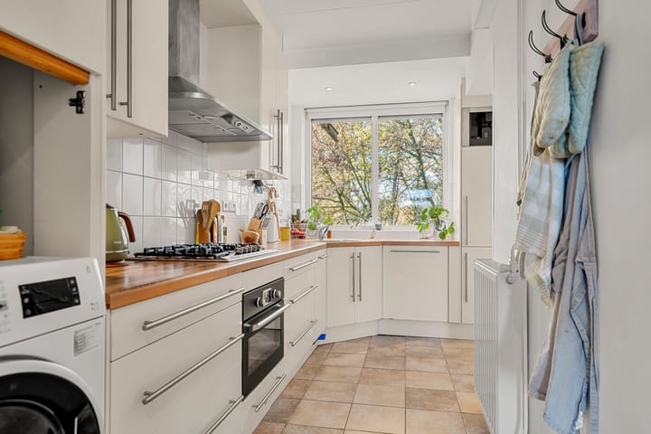 Photo 2 of Van 't Hoffstraat 23-II