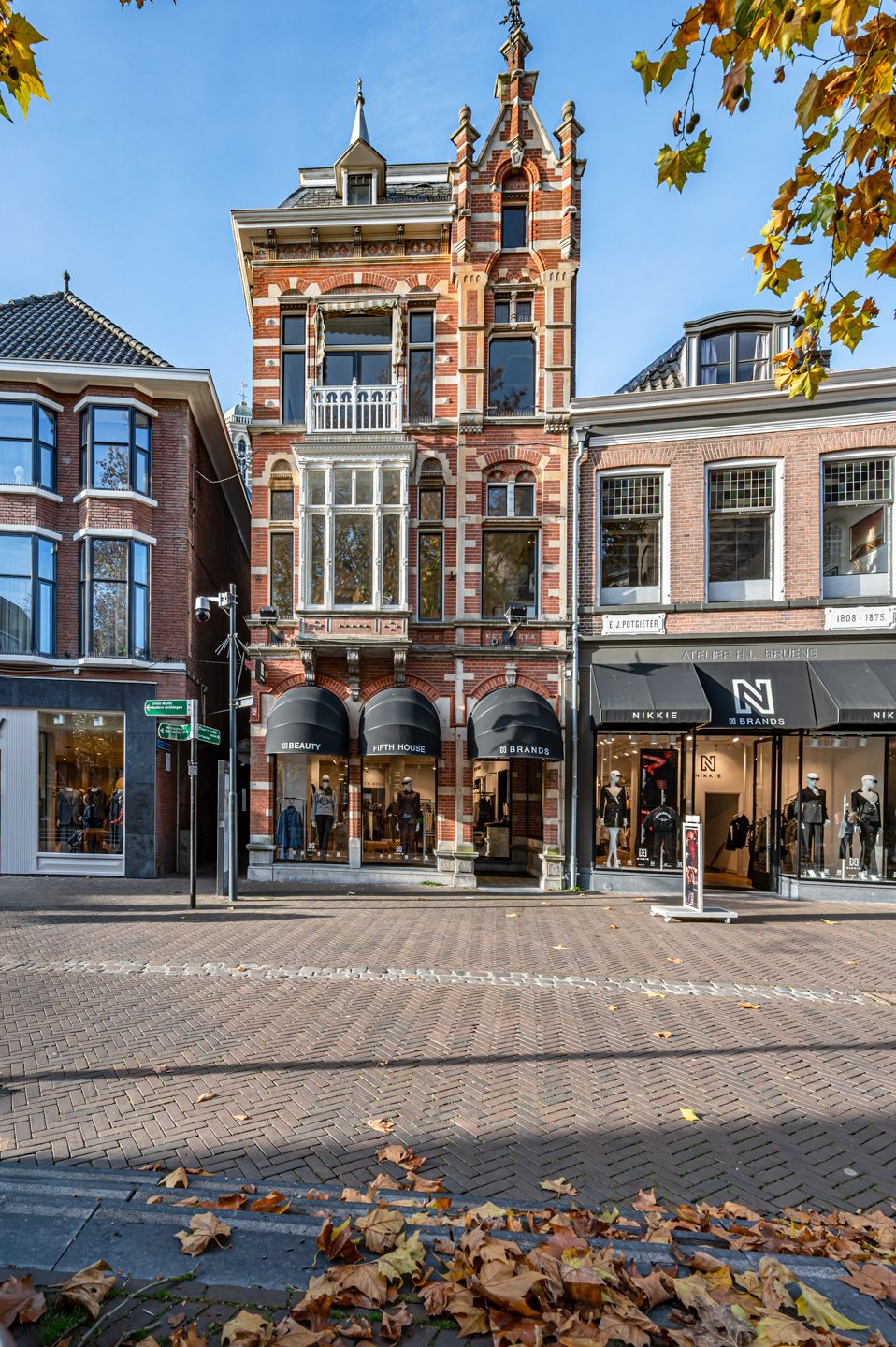 View photo 2 of Ossenmarkt 6-A