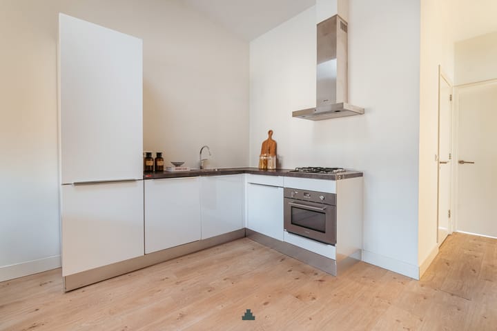 Photo 3 of Oetewalerstraat 30-2