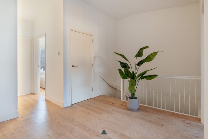 Photo 6 of Oetewalerstraat 30-2