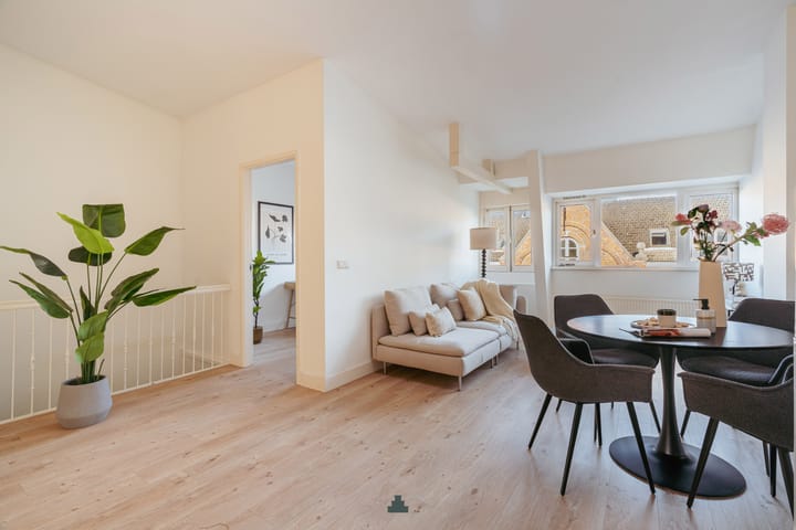 Photo 13 of Oetewalerstraat 30-2