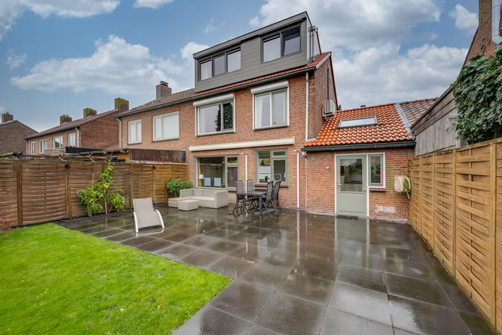 Photo 2 of Adamastraat 5